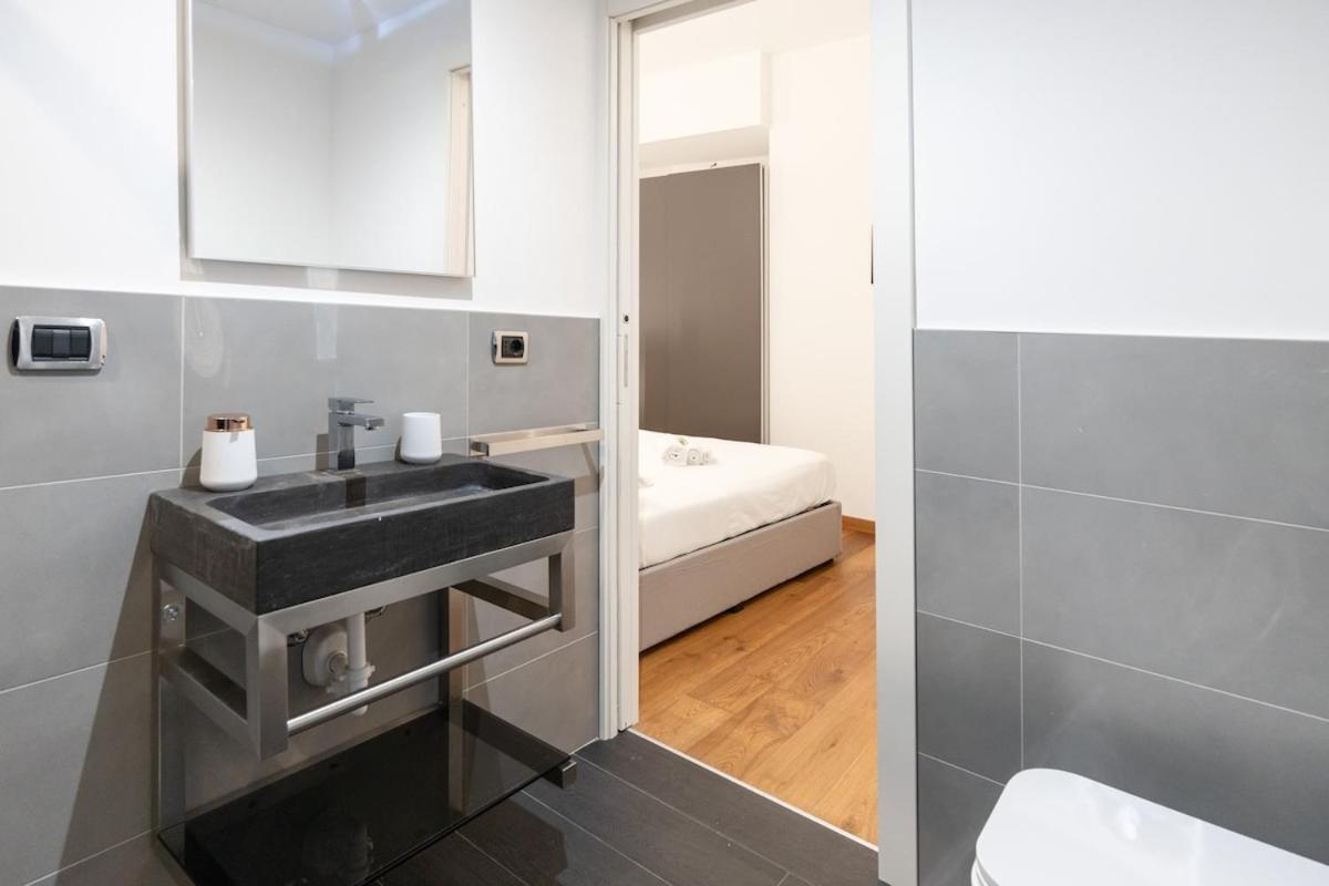 Design I Steps From Fair & Metro Milano