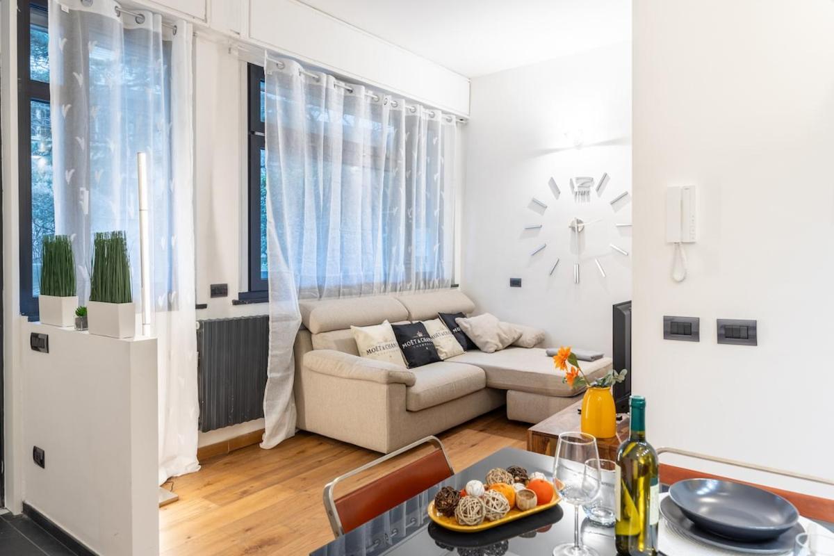 Design I Steps From Fair & Metro Apartment Mailand