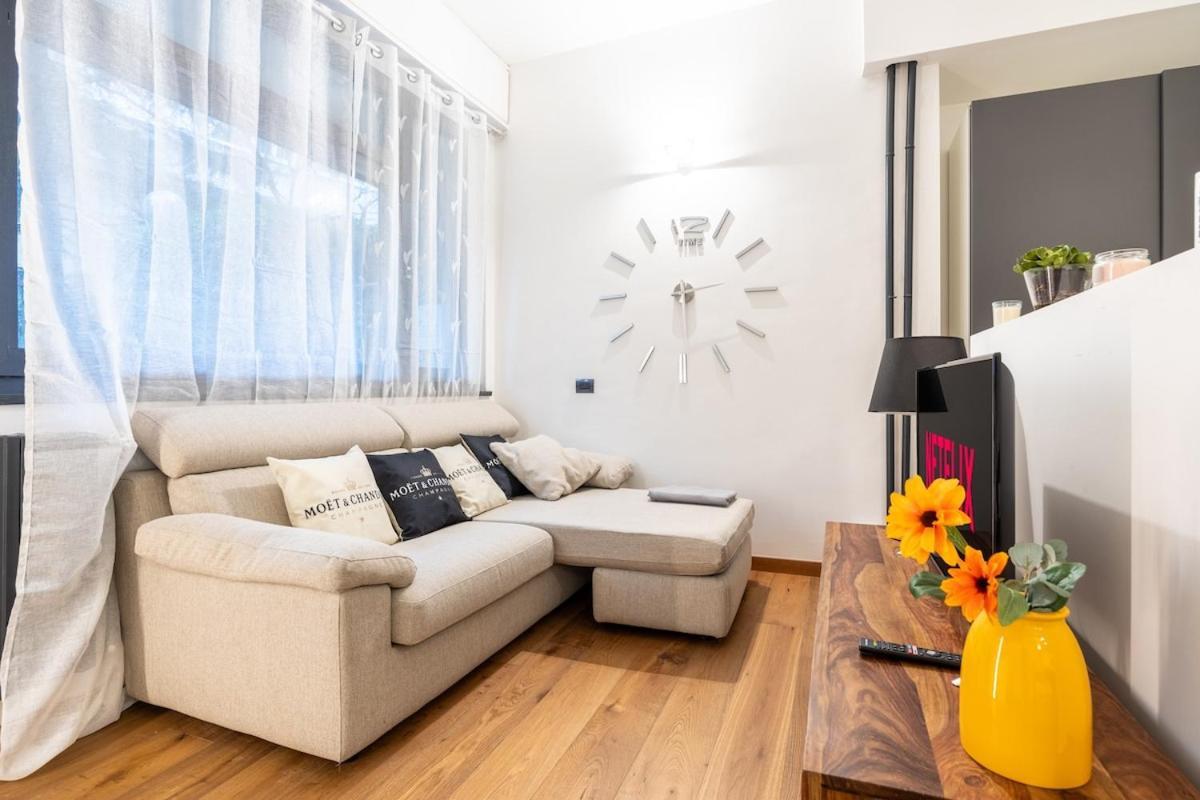 Apartment Design I Steps From Fair & Metro Mailand